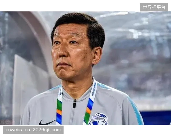 经验丰富的门将贾拉勒·哈桑是后防线的定海神针，其稳定发挥是球队基石。